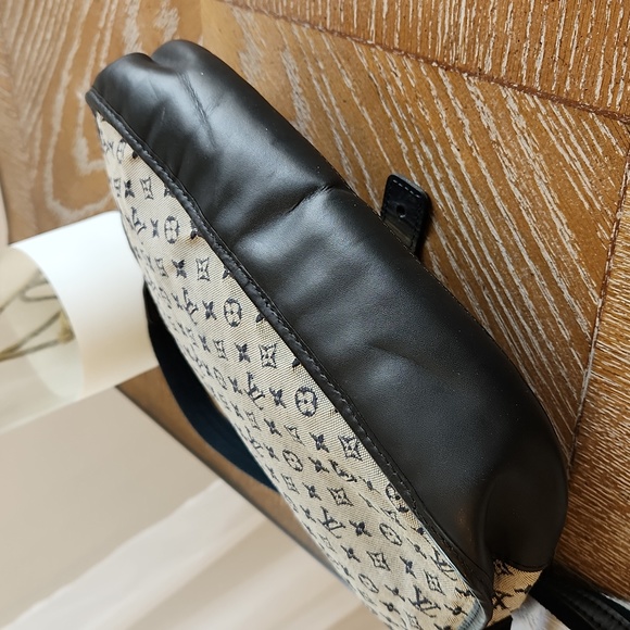 LOUIS VUITTON Mini Lin Navy Blue Crossbody/ Shoulder Bag - Picture 8 of 17
